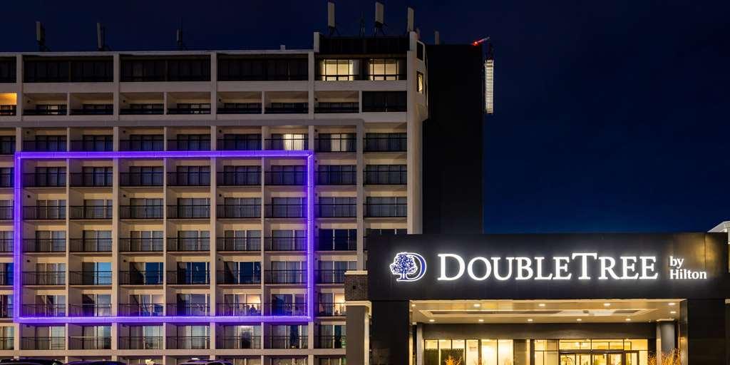 Hotel Doubletree By Hilton Calgary North Exterior foto