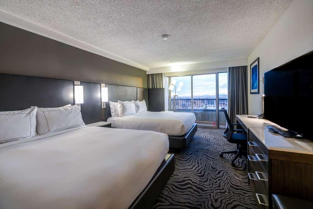 Hotel Doubletree By Hilton Calgary North Habitación foto