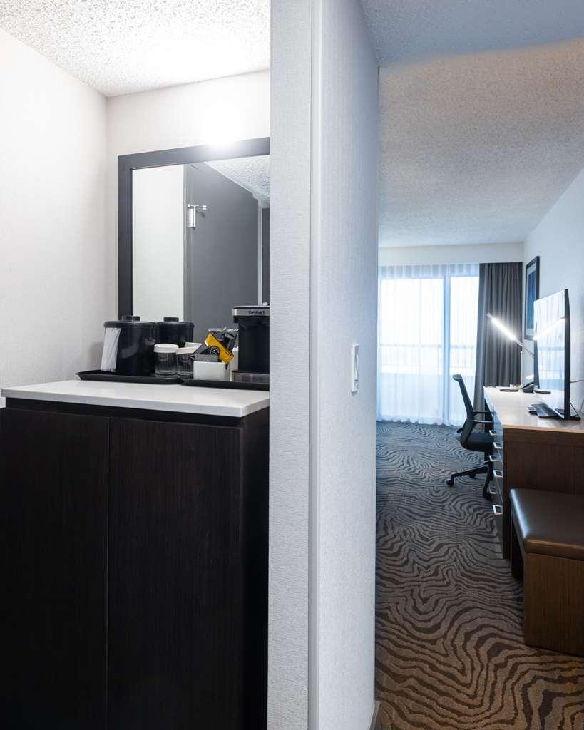 Hotel Doubletree By Hilton Calgary North Habitación foto
